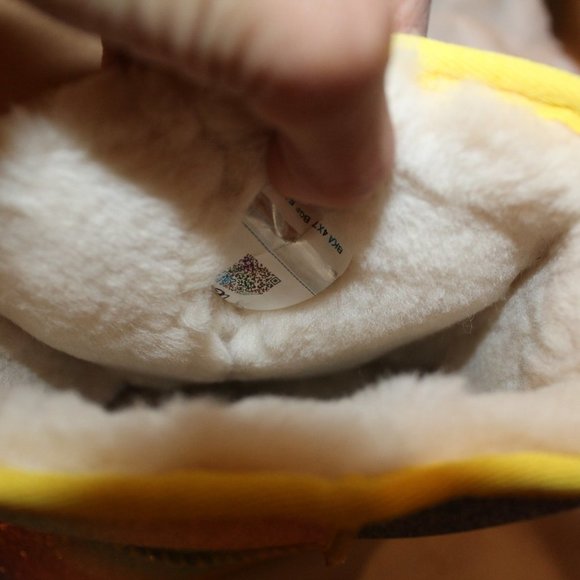 NIB UGG‎ YOUTH 5 6 WOMEN'S 7 8 CLASSIC SHORT II GLITTER RAINBOW BOOTS YELLOW - Picture 7 of 7